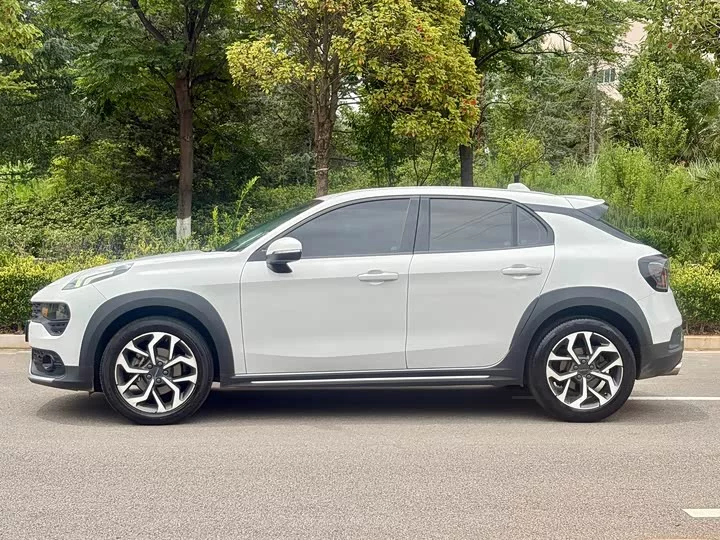 Lynk & Co 02