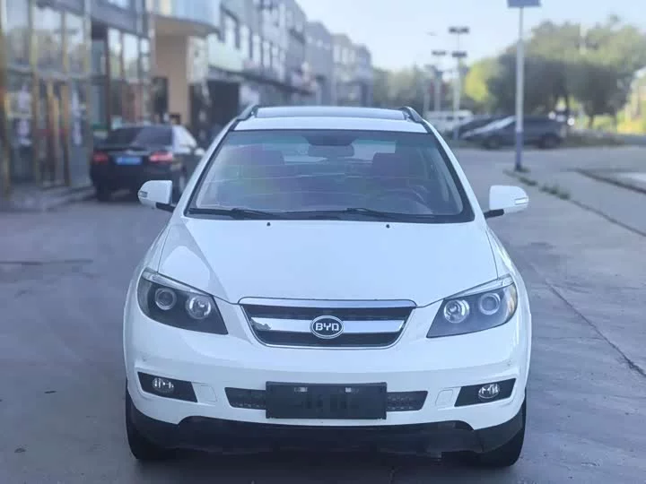 BYD S6
