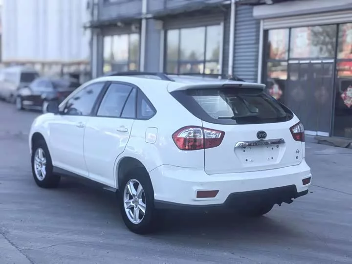 BYD S6