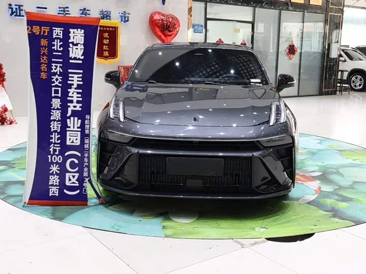 Lynk & Co 03