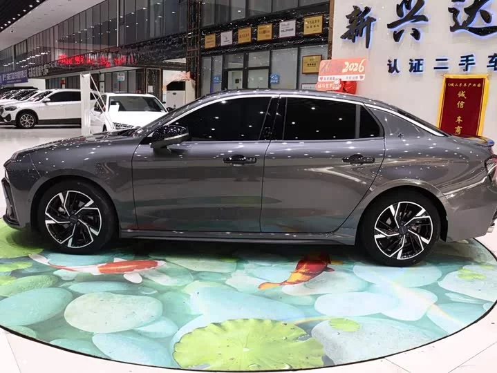 Lynk & Co 03