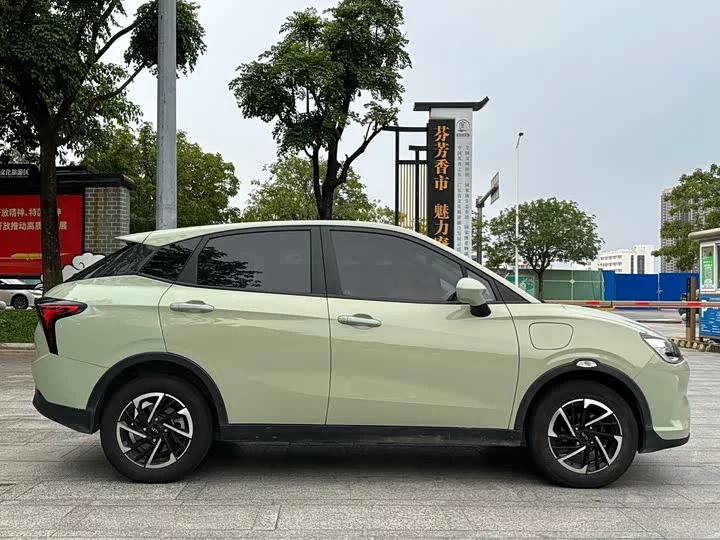 NETA Nezha V