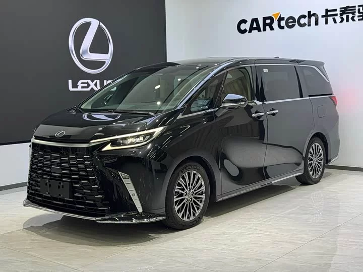 Lexus LM