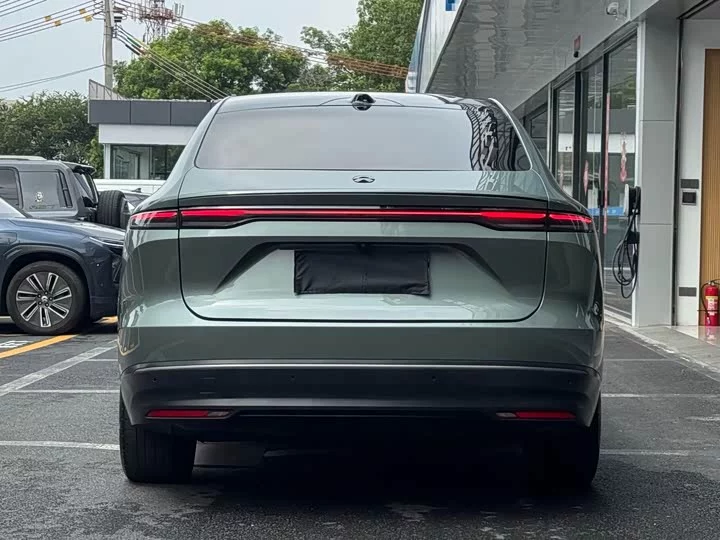 NIO EC7