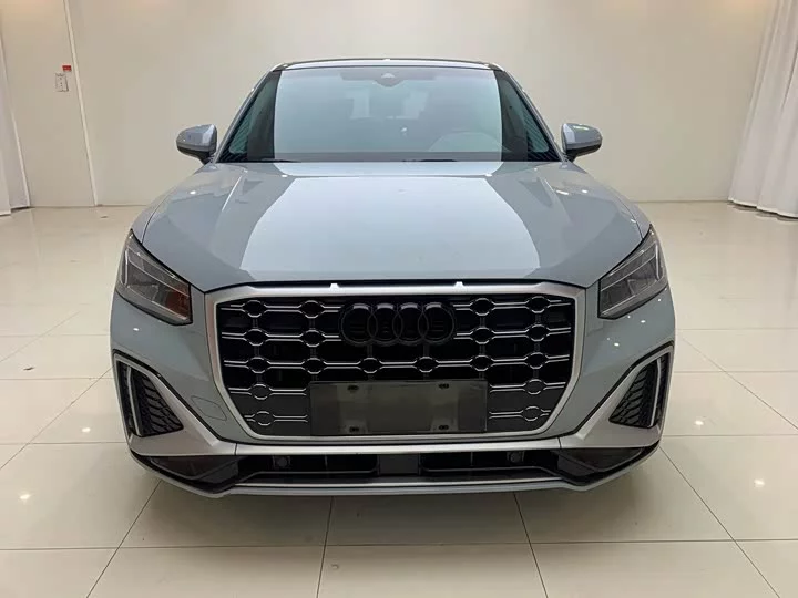 Audi Q2L