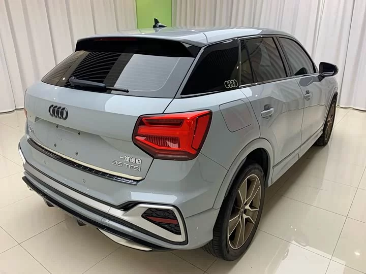 Audi Q2L