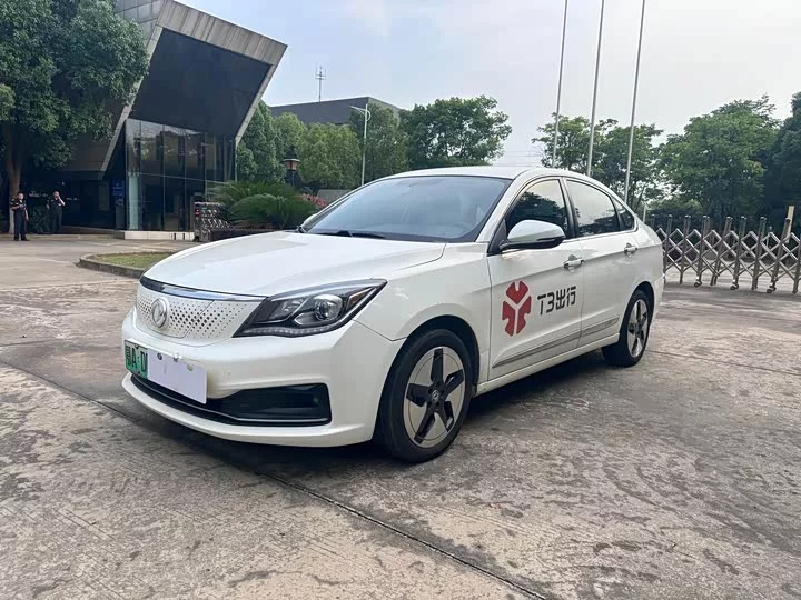 Dongfeng E70