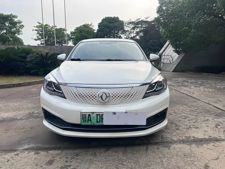 Dongfeng E70