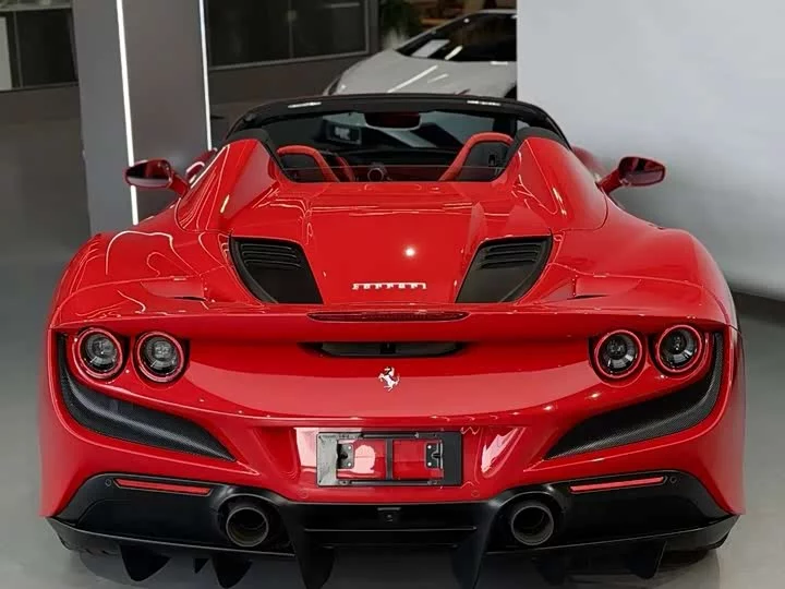 ferrari F8