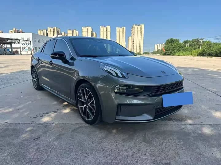 Lynk & Co 03