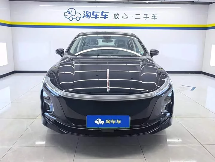 Hongqi E-QM5