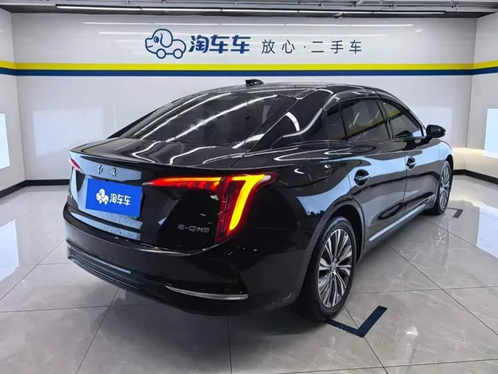 Hongqi E-QM5