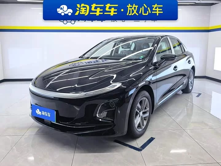 Hongqi E-QM5