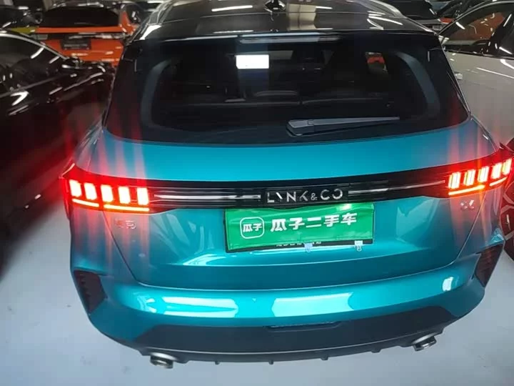 Lynk & Co 06