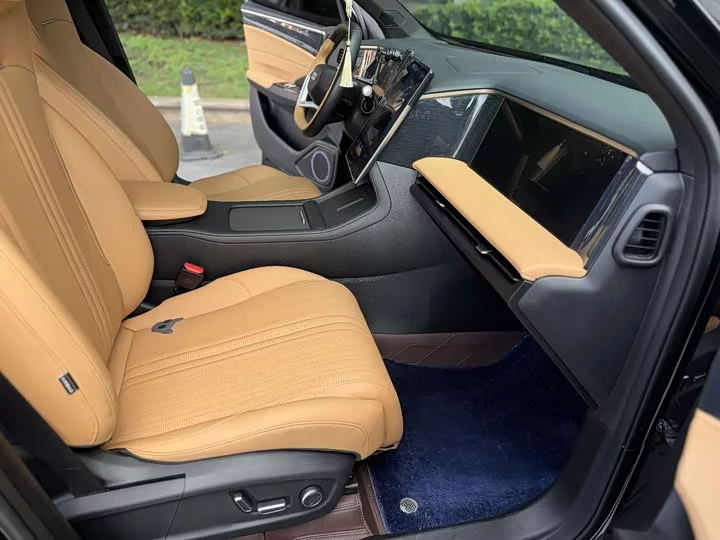 Geely Galaxy L7