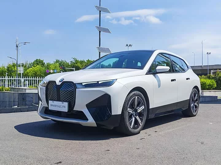 BMW iX