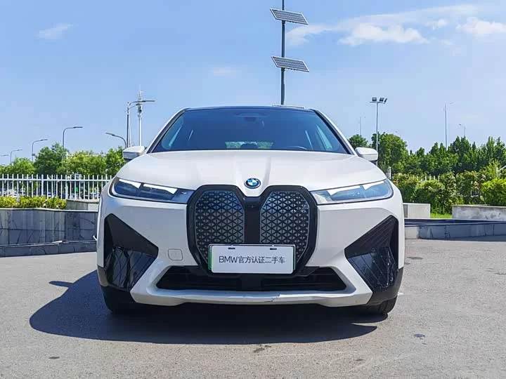 BMW iX