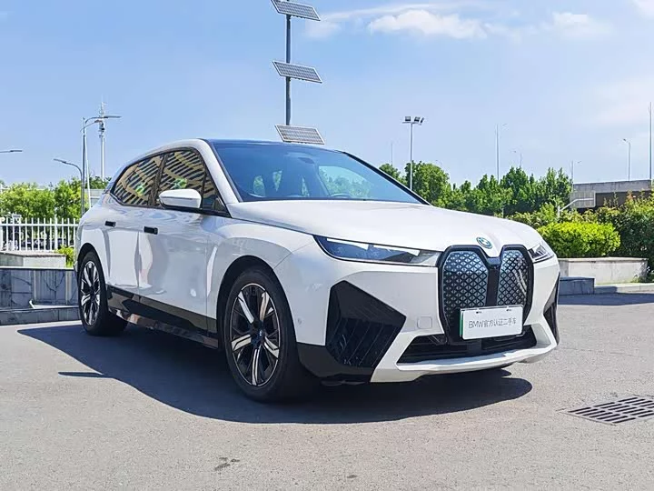 BMW iX