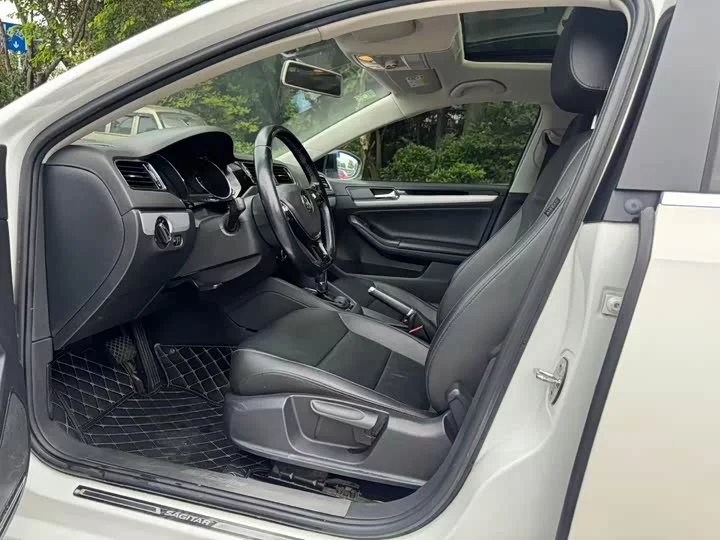 Volkswagen Sagitar
