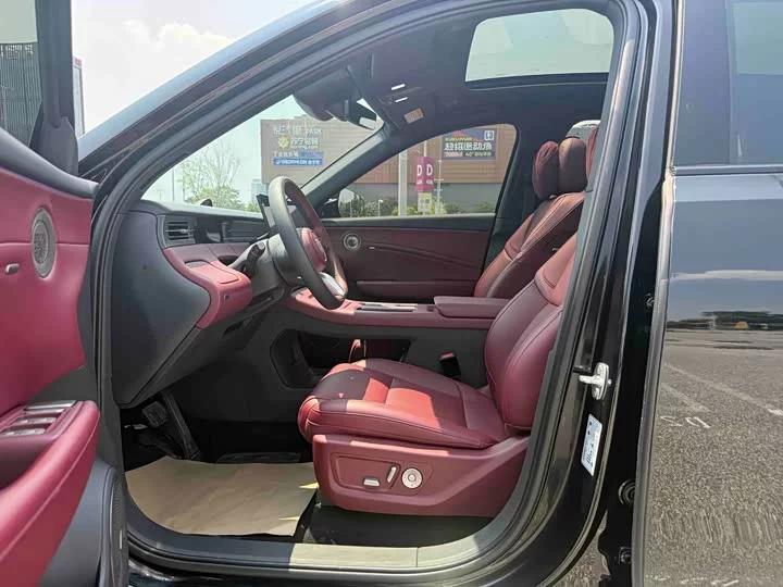 Hongqi HS6 PHEV