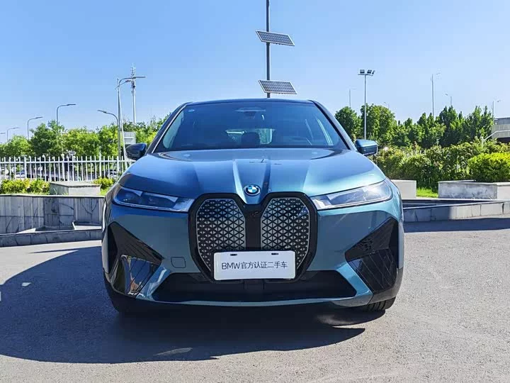 BMW iX