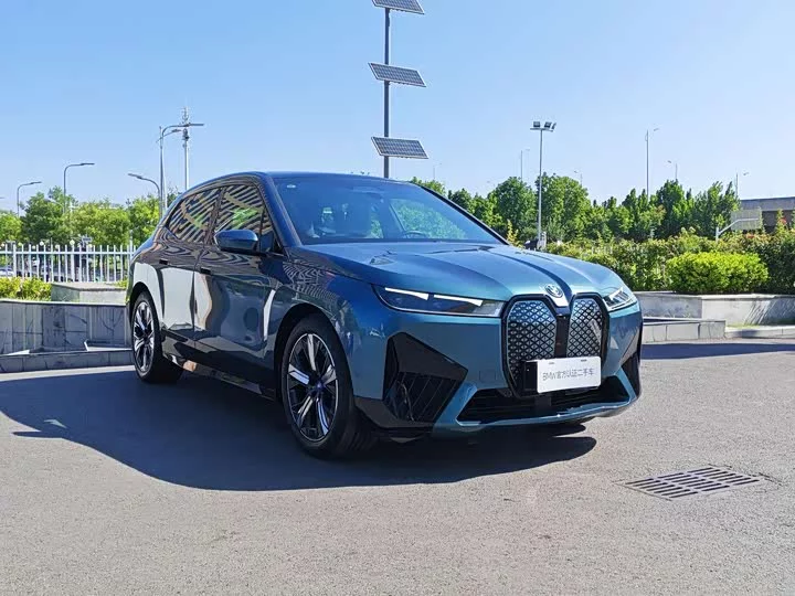 BMW iX
