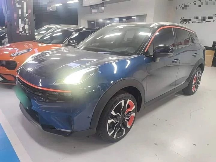 Lynk & Co 06