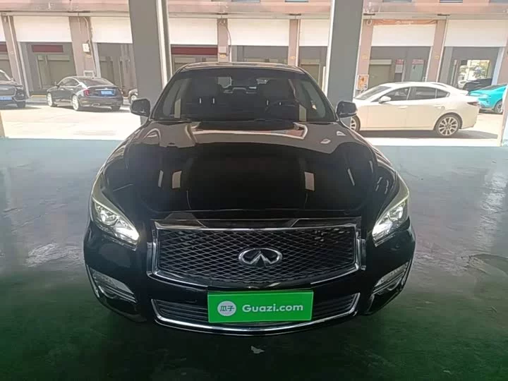 Infiniti Q70