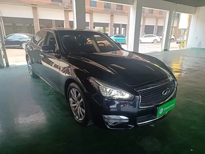 Infiniti Q70