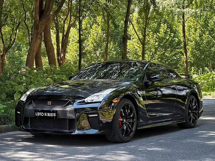 Nissan GT-R