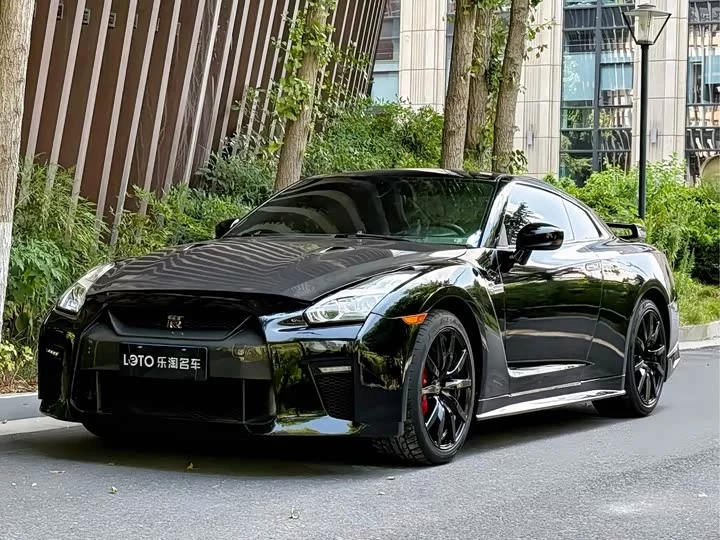Nissan GT-R
