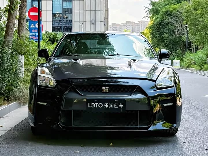 Nissan GT-R