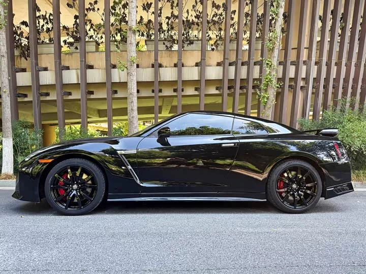 Nissan GT-R