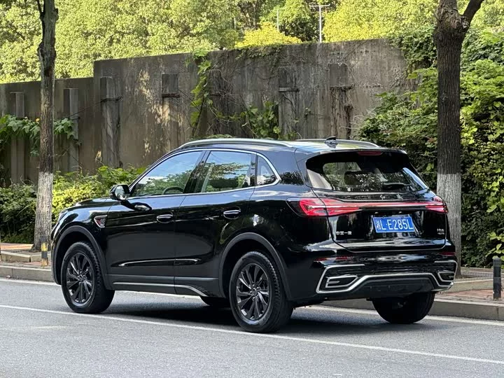 Hongqi HS5