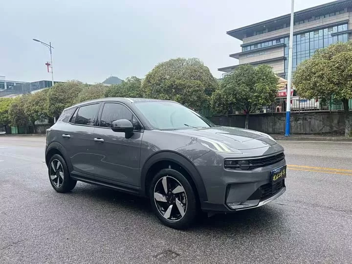 Lynk & Co 06