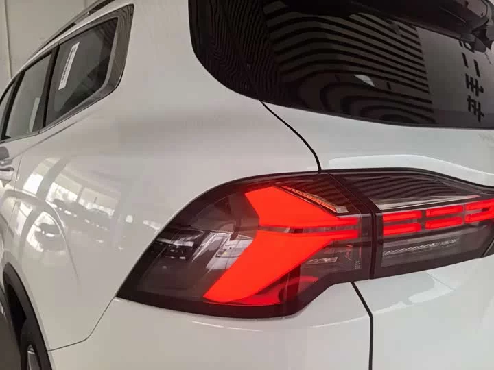 Geely Haoyue L