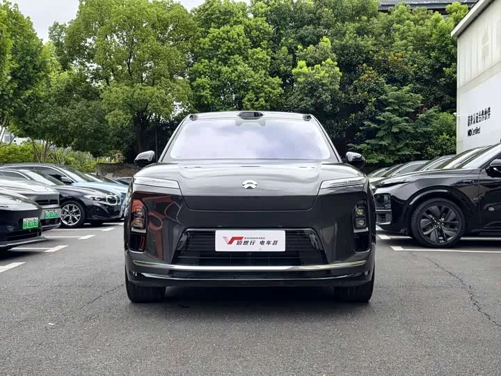 NIO ES8