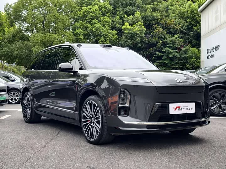 NIO ES8