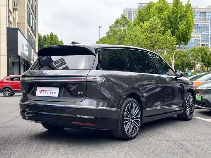 NIO ES8