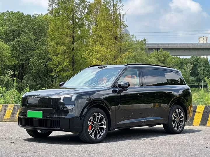 Lynk & Co 900