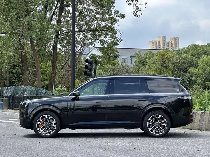 Lynk & Co 900