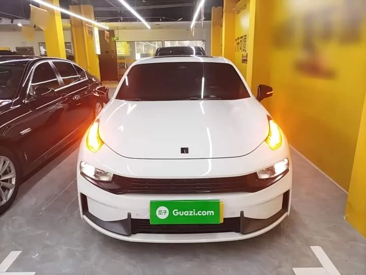 Lynk & Co 03