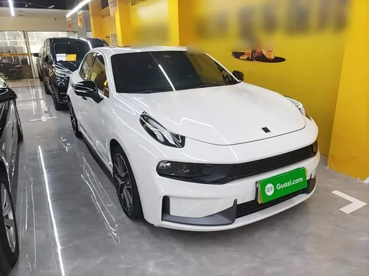 Lynk & Co 03