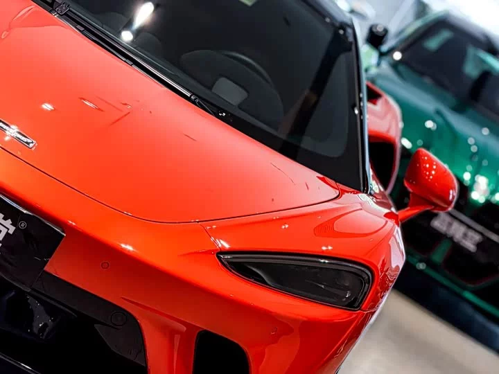 McLaren GT