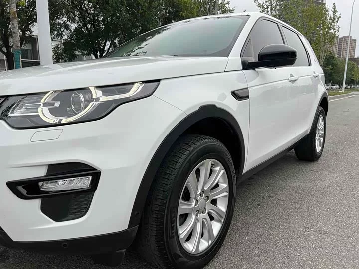 Land Rover Discover the magic