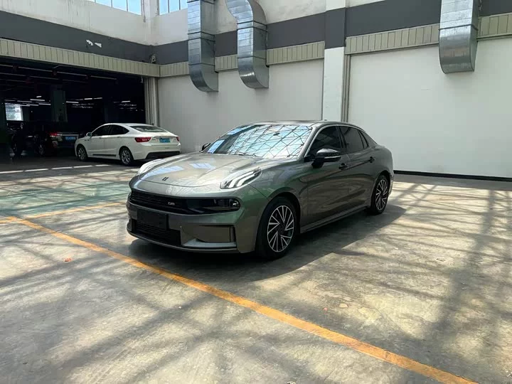 Lynk & Co 03