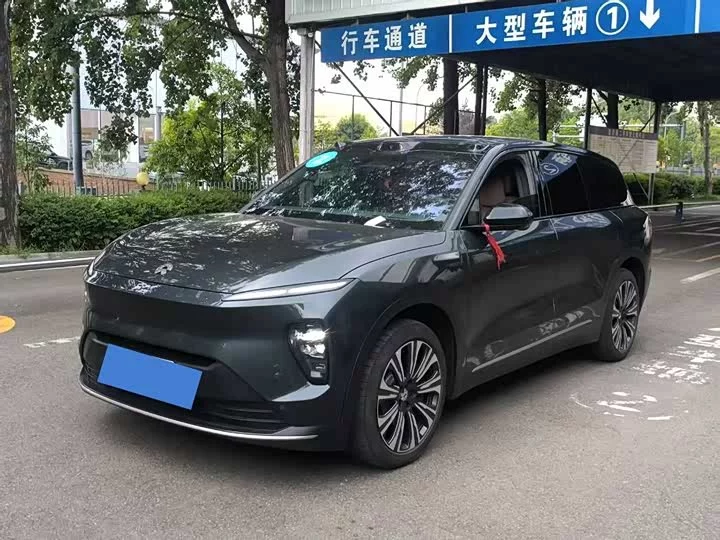 NIO ES8