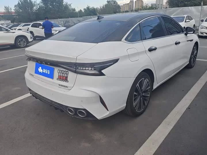 Chery Arrizo 8