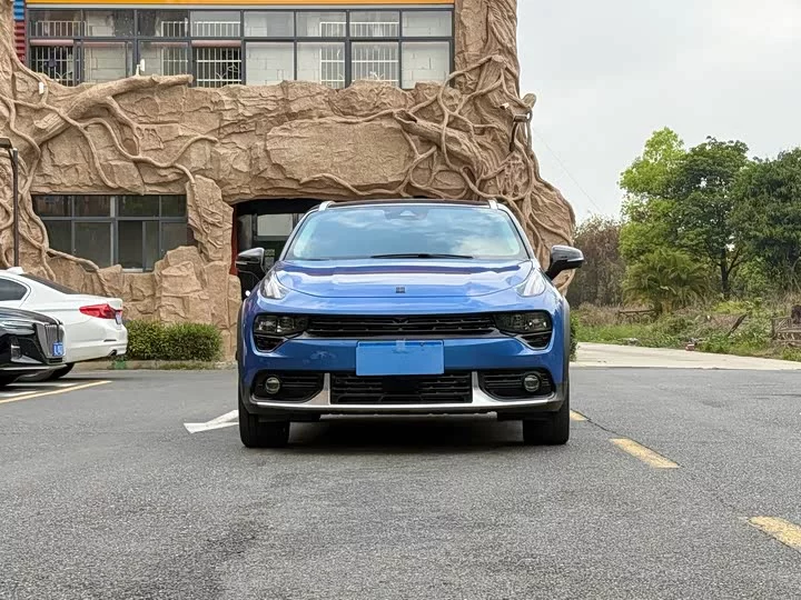 Lynk & Co 02