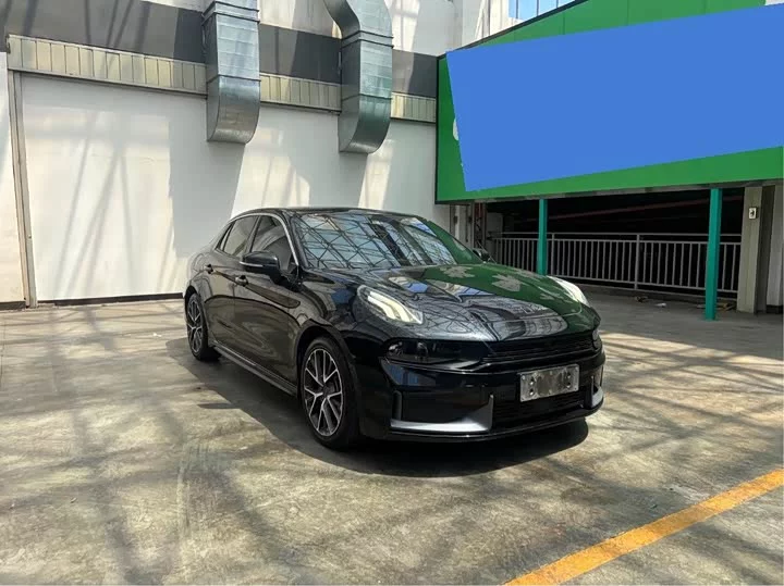 Lynk & Co 03